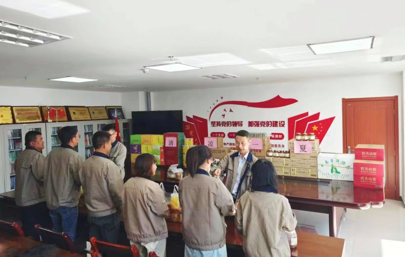 情系職工，夏送清涼&mdash;&mdash;朝物開投公司開展夏日送清涼活動(dòng)