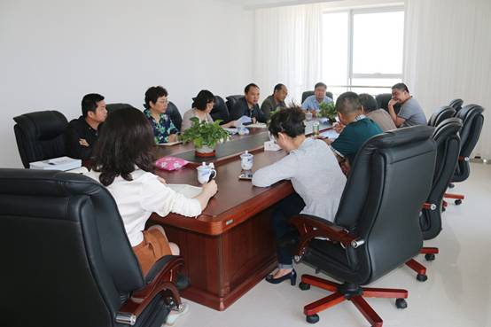 省商務廳副廳長朱小青協(xié)同西寧海關(guān)、省檢驗檢疫局一行深入企業(yè)就保稅物流中心封關(guān)運營