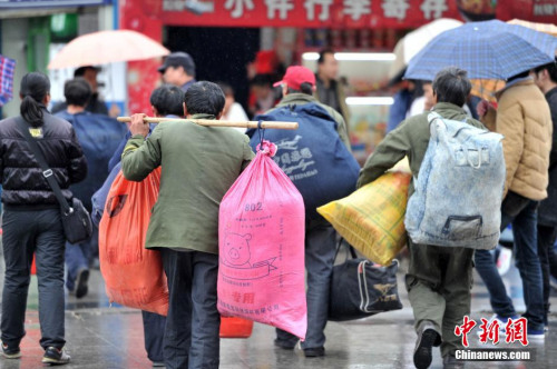 聚焦春節(jié)&ldquo;恐歸族&rdquo;：近鄉(xiāng)情怯，恐懼何來？(圖)